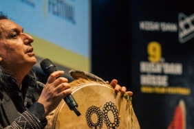 Müzisyen Gökhan Kırdar, Kısadan Hisse Kısa Film Festivali'nde Sahnede Neleri Paylaştı? Bu Anlar Kaçırılmamalı! 2 muzisyen-gokhan-kirdar-kisadan-hisse-kisa-film-festivalinde-sahnede-neleri-paylasti-bu-anlar-kacirilmamali-PdLlYi8V.jpg