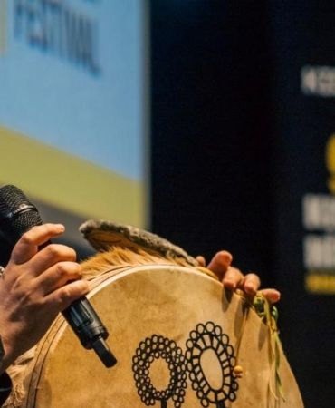 muzisyen-gokhan-kirdar-kisadan-hisse-kisa-film-festivalinde-sahnede-neleri-paylasti-bu-anlar-kacirilmamali-PdLlYi8V.jpg