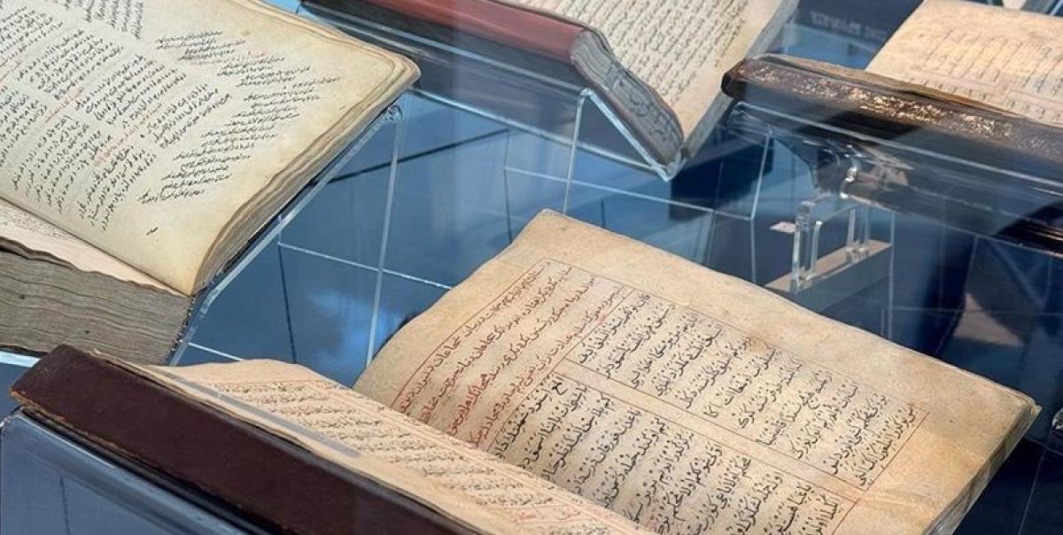 Süleymaniye'de Açılan Garibname Sergisi: Sanat Dünyasında Çığır Açan Eserin Gizemleri! 2 suleymaniyede-acilan-garibname-sergisi-sanat-dunyasinda-cigir-acan-eserin-gizemleri-iFZKPE25.jpg