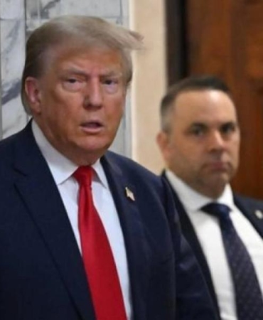 Trump'ın Sus Payı Davasında Şok Gelişme: Cezanın Açıklanması Süresiz Ertelendi! 9 trumpin-sus-payi-davasinda-sok-gelisme-cezanin-aciklanmasi-suresiz-ertelendi-cR59IeSZ.jpg