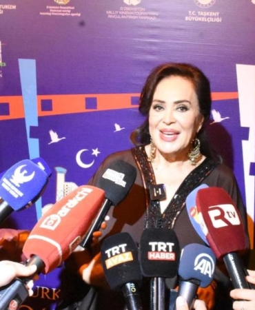 turkan-soraya-ozbekistandan-sasirtici-sinema-onur-odulu-bu-odulun-ardindaki-gizem-ne-j8zA9rSy.jpg