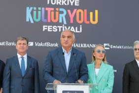 Türkiye Kültür Yolu Festivali: Antalyadaki Etkinlikler, Sanatın ve Kültürün Sınırlarını Zorluyor! 2 turkiye-kultur-yolu-festivali-antalyadaki-etkinlikler-sanatin-ve-kulturun-sinirlarini-zorluyor-VfiGERM4.jpg
