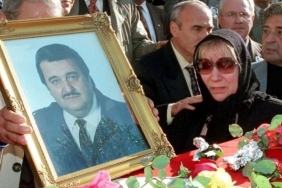 yildirim-gursesin-vefatinin-uzerinden-24-yil-gecti-unutulmaz-sesin-ardinda-yatan-gercekler-SsSzZIJK.jpg
