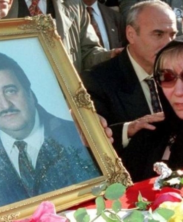 yildirim-gursesin-vefatinin-uzerinden-24-yil-gecti-unutulmaz-sesin-ardinda-yatan-gercekler-SsSzZIJK.jpg