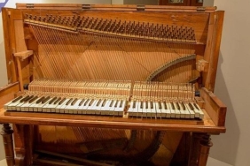 1904 Yılında Türkiye'de Yapılan İlk Piyano Restore Edildi: Müzik Tarihinin Kayıp Parçası Yeniden Hayat Buluyor! 3 1904-yilinda-turkiyede-yapilan-ilk-piyano-restore-edildi-muzik-tarihinin-kayip-parcasi-yeniden-hayat-4R2e9566.jpg