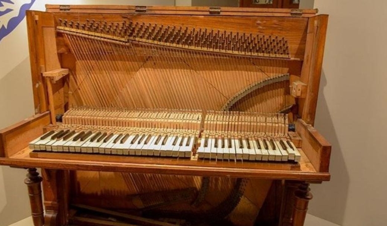1904-yilinda-turkiyede-yapilan-ilk-piyano-restore-edildi-muzik-tarihinin-kayip-parcasi-yeniden-hayat-4R2e9566.jpg