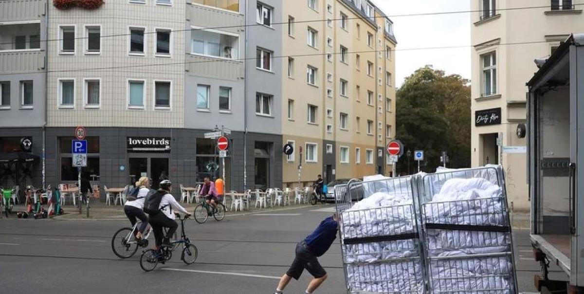 Almanya'nın Ekonomik Geleceği Karamsarlıkla Sarsılıyor: Bundesbank'tan Korkutan Uyarılar! 2 almanyanin-ekonomik-gelecegi-karamsarlikla-sarsiliyor-bundesbanktan-korkutan-uyarilar-LmHzQVTj.jpg