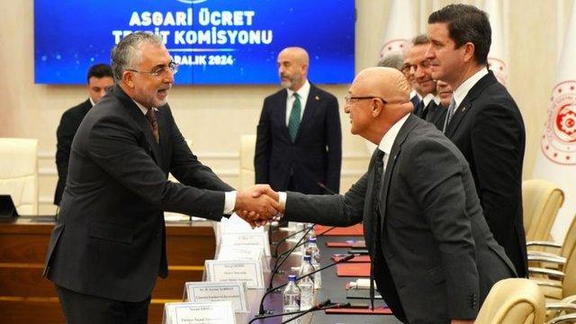 Asgari Ücret Pazarlığında Üçüncü Dönüm Noktası: Tarihi Anlar Kapıda! 4 Asgari Ücret Pazarlığında Üçüncü Dönüm Noktası: Tarihi Anlar Kapıda!