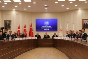 Asgari Ücrette Şok Gelişmeler: Son Virajda Hangi Senaryolar Bekleniyor? 4 asgari-ucrette-sok-gelismeler-son-virajda-hangi-senaryolar-bekleniyor-JGzJONlg.jpg