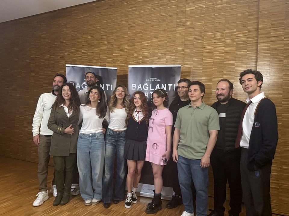 Bağlantı Hatası: Gökçen Usta'nın Yeni Filmiyle Sinema Dünyasında Devrim Yapmaya Hazır! 1 Pandemi ve Dijital Dünya