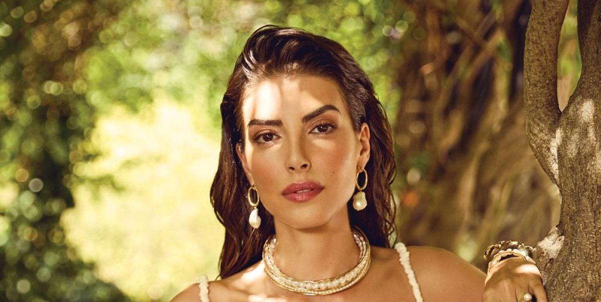 Deniz Baysal'ın Yeni Projesinde Ayşe Şasa'nın Gizemli Dünyasına Adım Atmaya Hazır Mı?! 2 deniz-baysalin-yeni-projesinde-ayse-sasanin-gizemli-dunyasina-adim-atmaya-hazir-mi-ZgLp7pkg.jpg