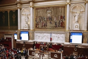 Fransa'da Ekonomik Kıyamet: Kapanmayı Önleyen Cesur Bütçe Tasarısı Parlamanın Onayından Geçti! 7 fransada-ekonomik-kiyamet-kapanmayi-onleyen-cesur-butce-tasarisi-parlamanin-onayindan-gecti-I4lSW3lJ.jpg