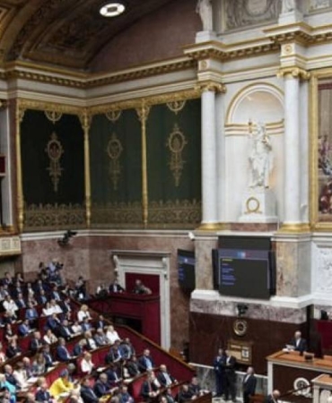 Fransa'da Şok Gelişme: Hükümet Çöktü! Ülke Kaosun Eşiğinde! 7 fransada-sok-gelisme-hukumet-coktu-ulke-kaosun-esiginde-lEmlPBMG.jpg