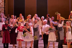 İDOB'un 'Deli Dolu' Opereti 10 Aralık'ta Sahnede: İzleyicileri Büyüleyecek Sıradışı Bir Deneyim! 5 idobun-deli-dolu-opereti-10-aralikta-sahnede-izleyicileri-buyuleyecek-siradisi-bir-deneyim-EyNluv4a.jpg