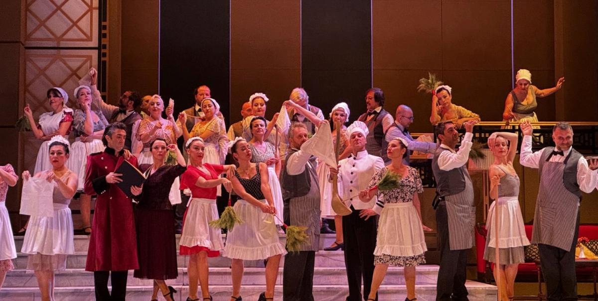 İDOB'un 'Deli Dolu' Opereti 10 Aralık'ta Sahnede: İzleyicileri Büyüleyecek Sıradışı Bir Deneyim! 5 idobun-deli-dolu-opereti-10-aralikta-sahnede-izleyicileri-buyuleyecek-siradisi-bir-deneyim-EyNluv4a.jpg