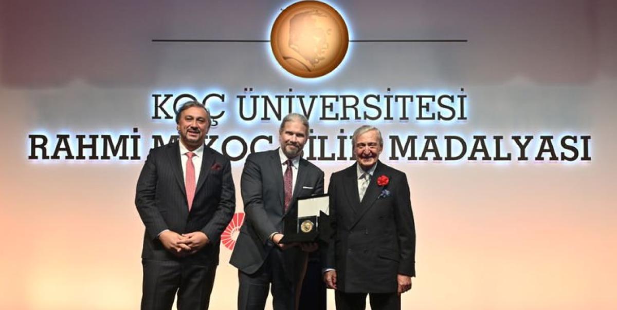 Koç Üniversitesi'nde Bilim Devrimi: Prof. Mete Atatüre, Rahmi Koç Bilim Madalyası ile Taçlandırıldı! 2 koc-universitesinde-bilim-devrimi-prof-mete-atature-rahmi-koc-bilim-madalyasi-ile-taclandirildi-iRdxyPBh.jpg