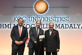 Koç Üniversitesi'nden Tarihi Başarı: Prof. Mete Atatüre, Rahmi Koç Bilim Madalyası ile Taçlandırıldı! 6 koc-universitesinden-tarihi-basari-prof-mete-atature-rahmi-koc-bilim-madalyasi-ile-taclandirildi-LUkf62sO.jpg