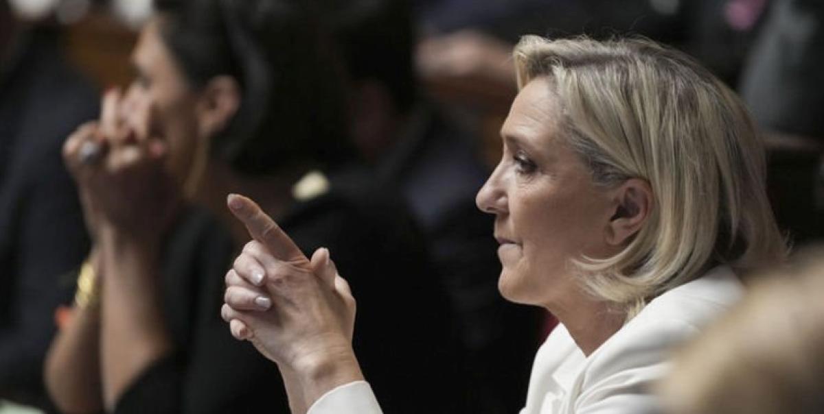 Le Pen, Hükümete Karşı Şok Güvensizlik Önergesiyle Sarsıcı Bir Hamle Yapıyor! 2 le-pen-hukumete-karsi-sok-guvensizlik-onergesiyle-sarsici-bir-hamle-yapiyor-ggCaiTK6.jpg