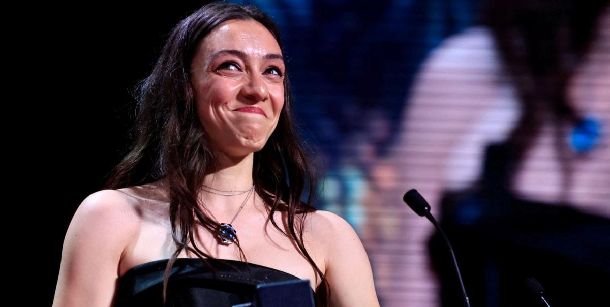 Merve Dizdar, 'İnsanlar Mekanlar Nesneler' Oyununda Rol Alıyor: Bu Performans Sizi Şaşırtacak! 3 merve-dizdar-insanlar-mekanlar-nesneler-oyununda-rol-aliyor-bu-performans-sizi-sasirtacak-pAC9xlpj.jpg