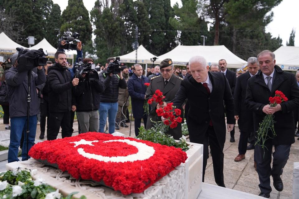 Milli Şair Mehmet Akif Ersoy'un Kabri Başında Unutulmaz Anlar: Bu İsimle İlgili Bilmediğiniz 10 Şok Edici Gerçek! 1 Mehmet Akif Ersoy Anma Töreni
