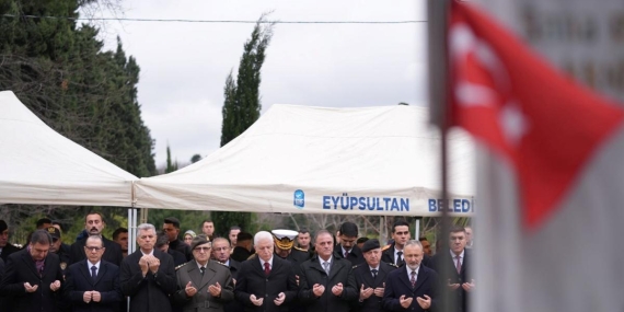Milli Şair Mehmet Akif Ersoy’un Kabri Başında Unutulmaz Anlar: Bu İsimle İlgili Bilmediğiniz 10 Şok Edici Gerçek!