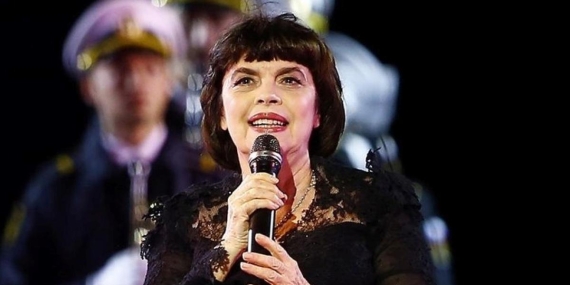 Şarkıcı Mireille Mathieu, 20 Yıl Aradan Sonra Türkiye’ye Dönerek Hayranlarını Şaşırtıyor! İşte Beklenen O An!