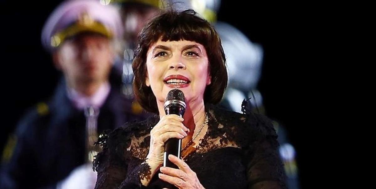 Şarkıcı Mireille Mathieu, 20 Yıl Aradan Sonra Türkiye'ye Dönerek Hayranlarını Şaşırtıyor! İşte Beklenen O An! 2 sarkici-mireille-mathieu-20-yil-aradan-sonra-turkiyeye-donerek-hayranlarini-sasirtiyor-iste-beklenen-o-WdZrc19n.jpg