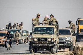 Suriye'de 61 Yıllık Saltanatın Çöküşü: Tarih Yazılıyor! 14 suriyede-61-yillik-saltanatin-cokusu-tarih-yaziliyor-Scjz7mlZ.jpg