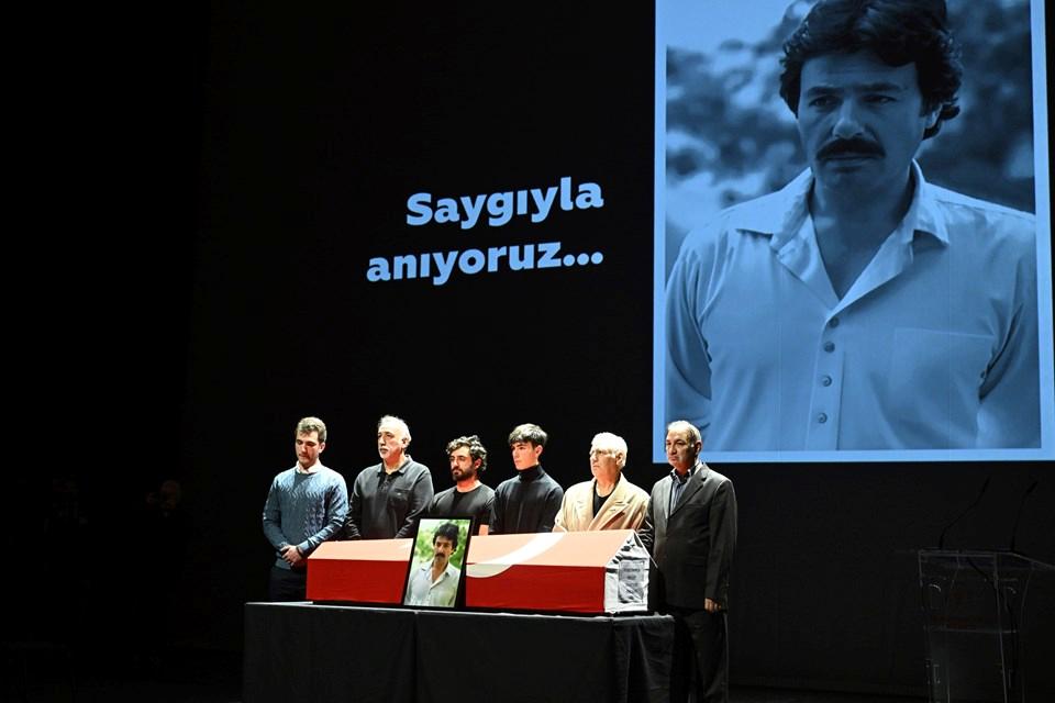 Ahmet Selçuk İlkan'ın Ferdi Tayfur Anısı: Gülhane Konserinde Beklenmedik Kalabalık Şoku 1 Ferdi Tayfur İçin Tören Düzenlendi