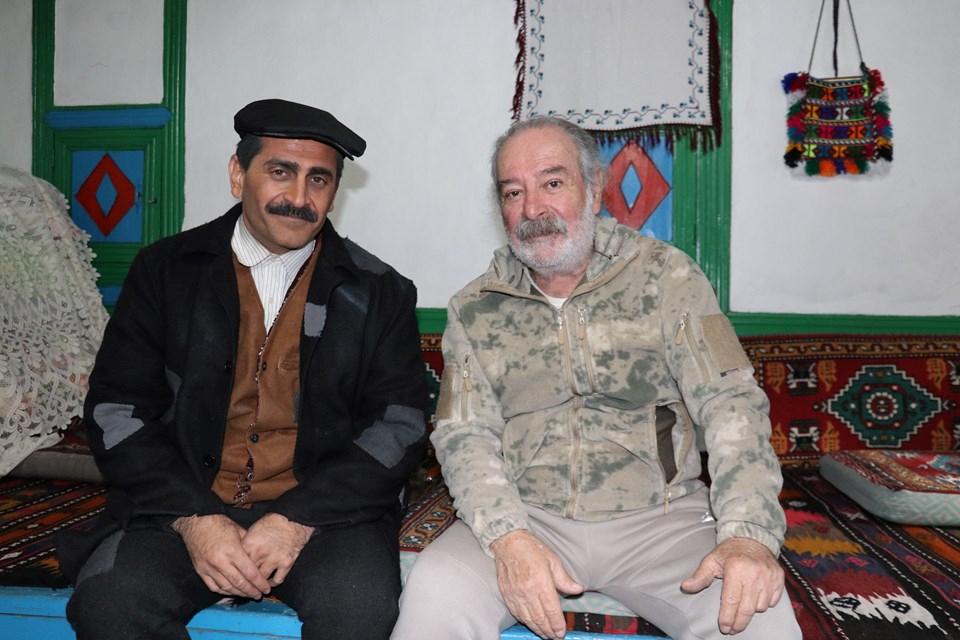 Aşık Veysel'in Hayatını Anlatan Filmin Çekimleri Başladı! Bu Efsanevi Sanatçının Bilinmeyen Yüzleriyle Karşılaşmaya Hazır Olun! 1 Aşık Veysel'in Hayatı ve Sinemaya Aktarımı