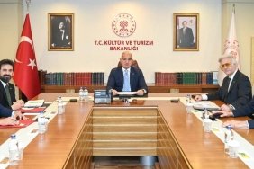 Bakan Ersoy ve Tamer Karadağlı'nın Şoke Eden Tiyatro Sezonu Değerlendirmesi: Sanat Dünyasında Neler Oluyor? 4 bakan-ersoy-ve-tamer-karadaglinin-soke-eden-tiyatro-sezonu-degerlendirmesi-sanat-dunyasinda-neler-oluyor-iapmkBPi.jpg