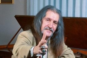 Barış Manço'nun 82. Yaş Gününde Unutulmaz Anılar: Efsanevi Sanatçının Hayatına Dair Bilmediğiniz 10 Şey! 4 baris-manconun-82-yas-gununde-unutulmaz-anilar-efsanevi-sanatcinin-hayatina-dair-bilmediginiz-10-sey-x6XltpTu.jpg