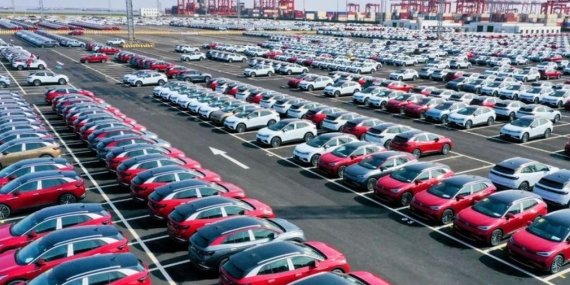Benzinli Araçlar Düştü, Elektrikli Araçlar Zirveye Ulaştı: Çin’de Satış Trendleri Değişiyor!