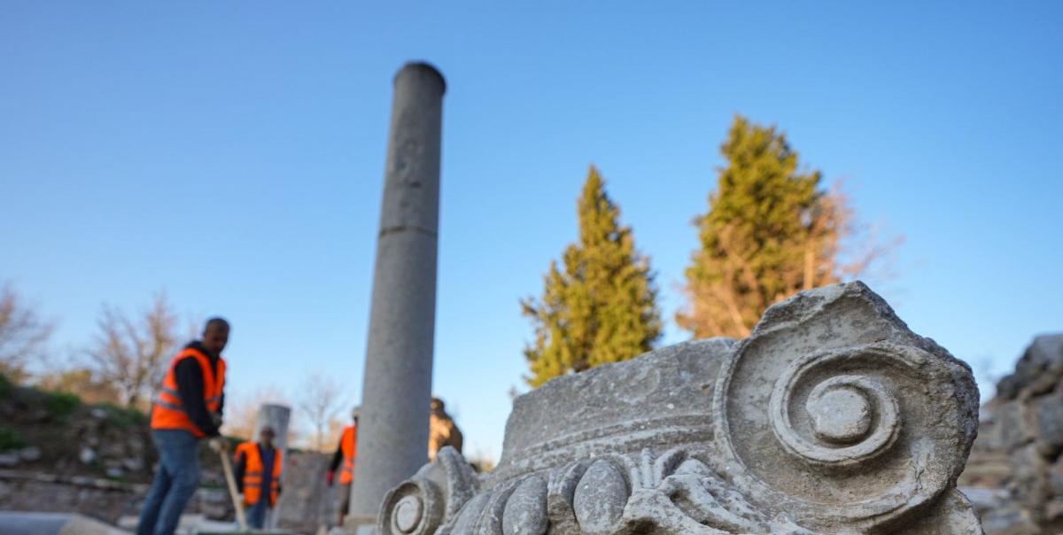 Efes Antik Kentinde Keşfedilmemiş Rotalar: Geçmişin Gizemlerine Yolculuk! 2 efes-antik-kentinde-kesfedilmemis-rotalar-gecmisin-gizemlerine-yolculuk-E6G3YaRi.jpg
