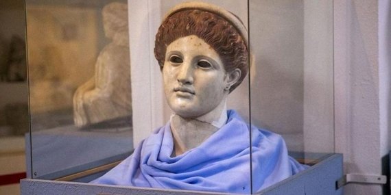 Geleceği Aydınlatacak: Boyalı Artemis Büstü ile Geçmişin Sırlarını Keşfedin!