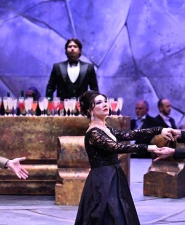 la-traviata-operasi-sanatseverleri-buyuluyor-yesilcam-filmi-ile-kiyaslandiginda-sakladigi-sir-ne-sWH7QmaV.jpg