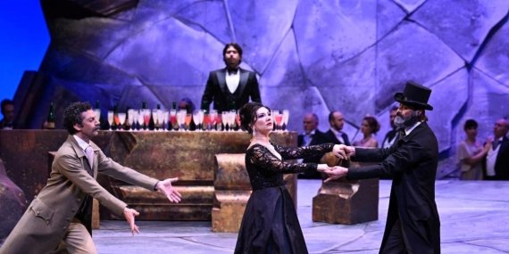 La Traviata Operası Sanatseverleri Büyülüyor: Yeşilçam Filmi İle Kıyaslandığında Sakladığı Sır Ne?