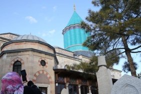 Mevlana Müzesi'nde 2024 Yılına Damga Vuran 3 Milyondan Fazla Ziyaretçi: Bu Eşsiz Deneyimi Kaçırmayın! 3 mevlana-muzesinde-2024-yilina-damga-vuran-3-milyondan-fazla-ziyaretci-bu-essiz-deneyimi-kacirmayin-iB3xf3LL.jpg