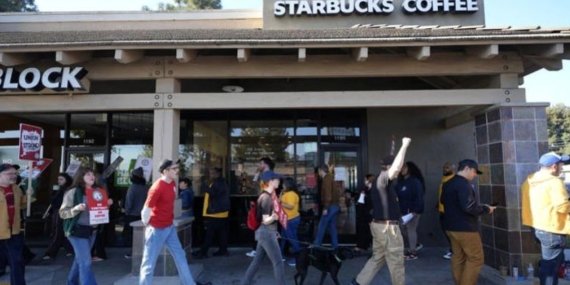 Starbucks’ta Şok! Küresel Satışlar Dibi Gördü!