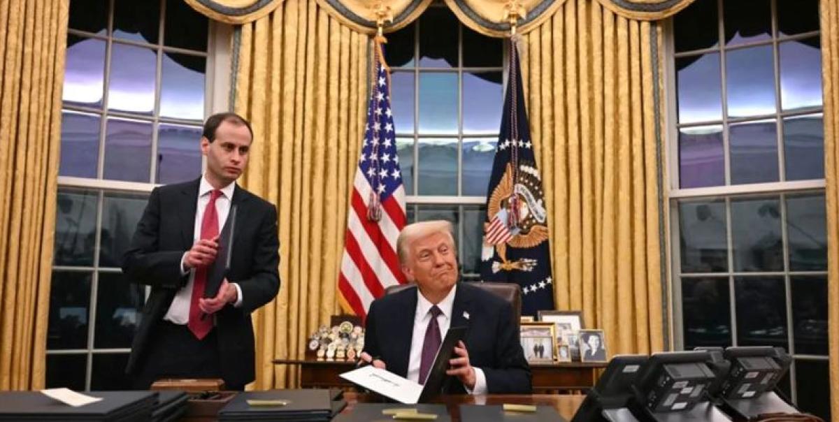 Trump'tan Şok Karar: Meksika ve Kanada'ya Yüzde 25 Ek Vergi Bombası! 2 trumptan-sok-karar-meksika-ve-kanadaya-yuzde-25-ek-vergi-bombasi-5TOhf9Du.jpg