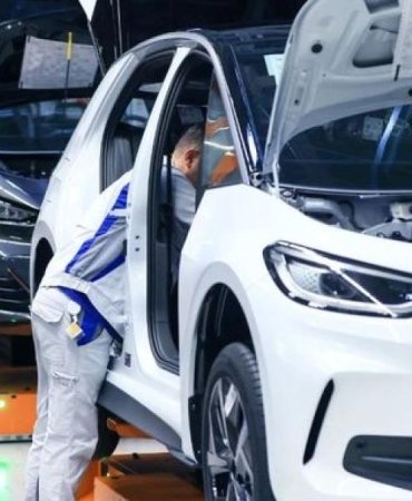 Volkswagen'in 2024 Satışları Bir Önceki Yılın Gerisinde Kaldı: Otomotiv Sektöründe Şok Edici Düşüş! 3 volkswagenin-2024-satislari-bir-onceki-yilin-gerisinde-kaldi-otomotiv-sektorunde-sok-edici-dusus-cFqAtT9R.jpg