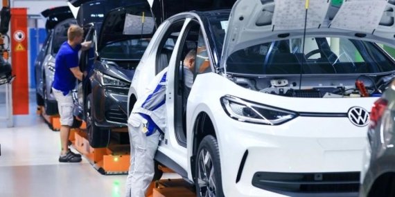 Volkswagen’in 2024 Satışları Bir Önceki Yılın Gerisinde Kaldı: Otomotiv Sektöründe Şok Edici Düşüş!