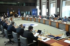 AB Liderlerinden Şok Açıklama: Ek Gümrük Vergileri İki Tarafı da Kayıplara Sürükleyecek! 5 ab-liderlerinden-sok-aciklama-ek-gumruk-vergileri-iki-tarafi-da-kayiplara-surukleyecek-B1qs8Ogg.jpg