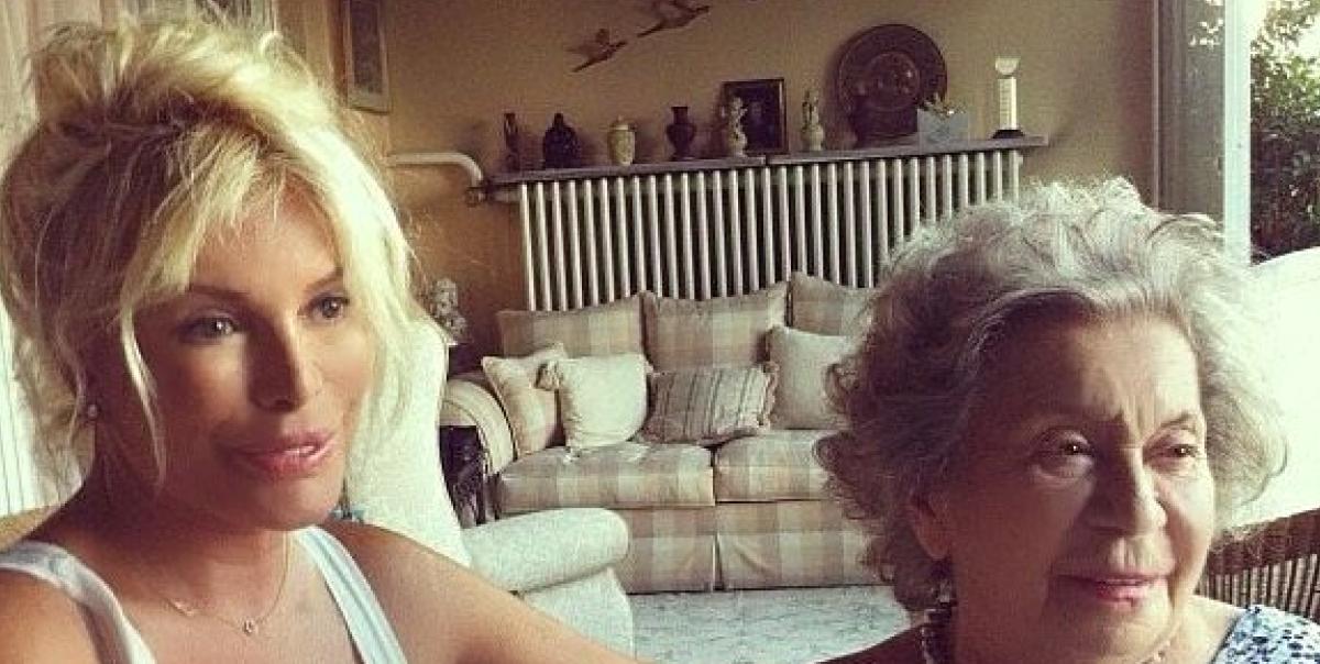 Ajda Pekkan, Fikret Şeneş'i Anarak Unutulmaz Anılara Yolculuk Yaptı 3 ajda-pekkan-fikret-senesi-anarak-unutulmaz-anilara-yolculuk-yapti-V1ua2bnK.jpg