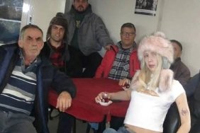 aleyna-tilkinin-kahvehane-ziyareti-sosyal-medyada-gundem-oldu-GjrsXV6d.jpg