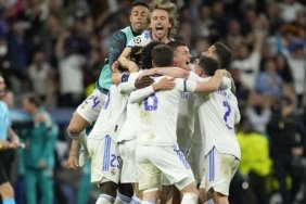 Deloitte'dan Şok Rapor: Futbol Para Ligi 2025'te Neler Olacak? 13 deloittedan-sok-rapor-futbol-para-ligi-2025te-neler-olacak-Vdw5pZNi.jpg