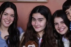 Ece Bağcı, Sahipsizler Setinden Bileziğiyle Poz Verdi: Artık Bende! 5 ece-bagci-sahipsizler-setinden-bilezigiyle-poz-verdi-artik-bende-QQ4AKwab.jpg