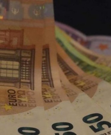 Euro, Önümüzdeki Haftada 1,04 Doların Altına Düşerek Finans Dünyasını Sarsabilir! 3 euro-onumuzdeki-haftada-104-dolarin-altina-duserek-finans-dunyasini-sarsabilir-S3W8XZy9.jpg