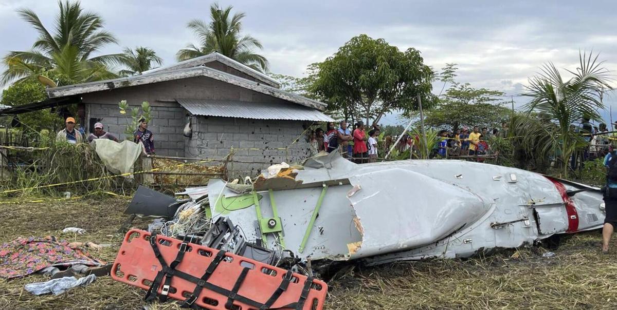 Filipinler'de Korkunç Uçak Kazası: ABD Ordusuna Ait Uçak Düştü, Enkazdan Asker ve Üç Savunma Müteahhidinin Cansız Bedeni Çıktı! 2 filipinlerde-korkunc-ucak-kazasi-abd-ordusuna-ait-ucak-dustu-enkazdan-asker-ve-uc-savunma-PzJHPby1.jpg