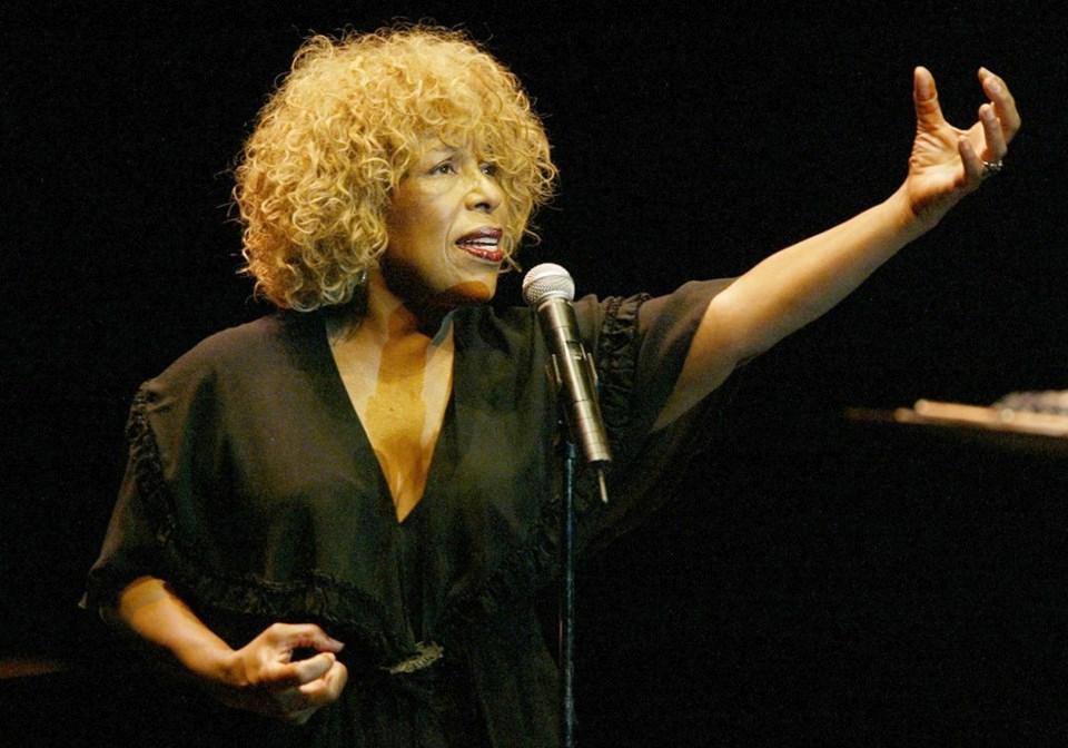 Grammy Ödüllü Efsanevi Şarkıcı Roberta Flack'ın Hayatını Kaybetmesi: Müziğin Kayıp Yıldızı! 1 Roberta Flack Kimdir?